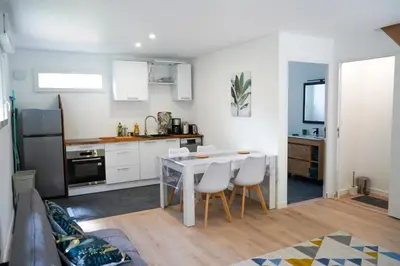 Cuisine ou kitchenette dans l'établissement Maison à Rouen jusqu'à 6 personnes, centre-ville