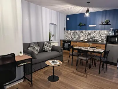 Cuisine ou kitchenette dans l'établissement Duplex cosy hyper centre