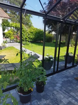 Jardin de l'établissement Suite avec jacuzzi idéale pour visiter la Normandie