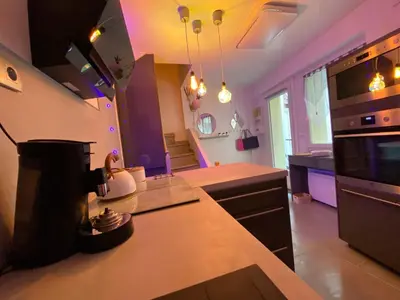 Cuisine ou kitchenette dans l'établissement Petite maison hyper centre de Dieppe proche plage