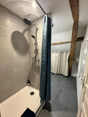 Salle de bains dans l'établissement Appartements Pacy-sur-Eure