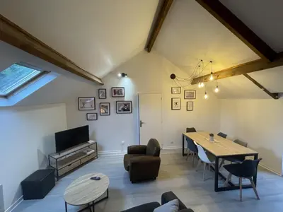 Télévision ou salle de divertissement dans l'établissement Le Dortoir Daubigny