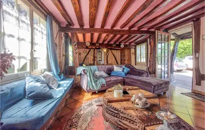 Coin salon dans l'établissement Pet Friendly Home In Touffreville