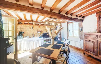 Cuisine ou kitchenette dans l'établissement Pet Friendly Home In Touffreville