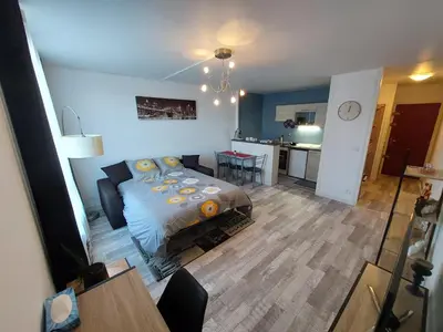 Un ou plusieurs lits dans un hébergement de l'établissement Appartement équipé proche aéroport et gare