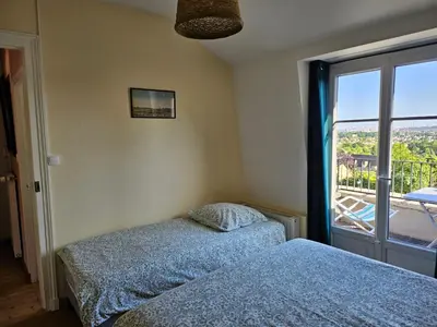 Un ou plusieurs lits dans un hébergement de l'établissement L' Eglise - 2 pièces avec balcon au dernier étage vue Paris