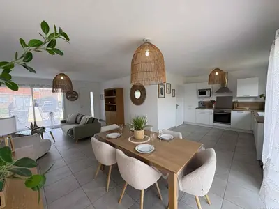 Cuisine ou kitchenette dans l'établissement Les Voiles Blanches - Plage a 5 min en voiture - Calme et Tranquillité