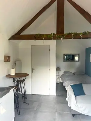 Un ou plusieurs lits dans un hébergement de l'établissement Studio avec grand jardin + parking