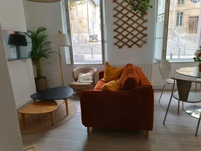 Coin salon dans l'établissement Duplex hypercentre avec parking