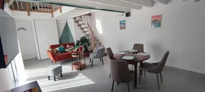Coin salon dans l'établissement Gîte des 3 marcassins