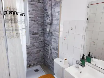Salle de bains dans l'établissement Le Sympathique