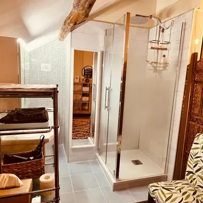 Salle de bains dans l'établissement Le Clos des Vignes