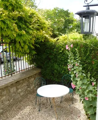 Jardin de l'établissement Le Clos de l'Eglise - Inès
