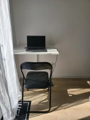 Télévision ou salle de divertissement dans l'établissement Studio proche gare Vernon Giverny terrasse Parking