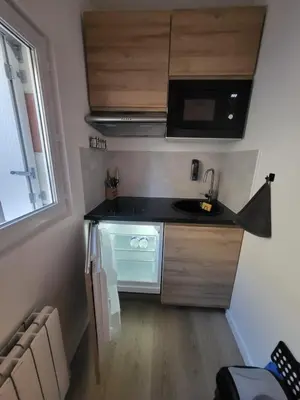 Cuisine ou kitchenette dans l'établissement Studio proche gare Vernon Giverny terrasse Parking