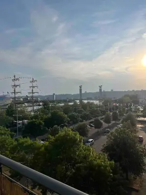 Lever ou coucher de soleil vu de l'appartement ou à proximité