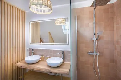Salle de bains dans l'établissement La Villa Maxine, vue mer et spa