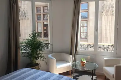 Coin salon dans l'établissement Appartement palais de justice