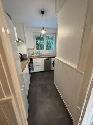 Cuisine ou kitchenette dans l'établissement Appartement 4 pers. avec parking gratuit sur place Petit Couronne