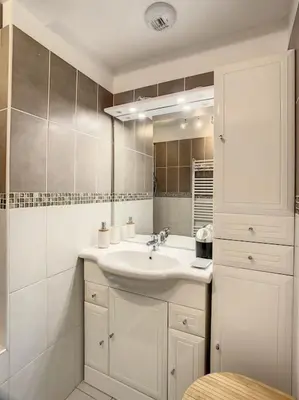 Salle de bains dans l'établissement Grande Maison Cosy Terrasse Parking Gare 8 Pers