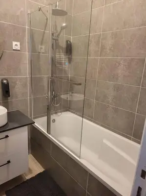 Salle de bains dans l'établissement Appartement 45 m2, proche gare Vernon-Giverny