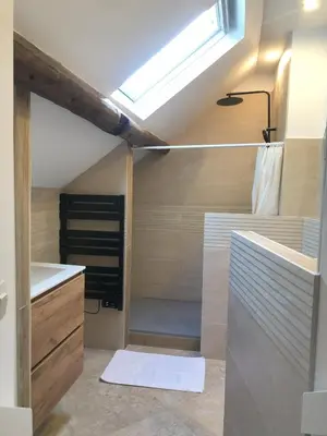 Salle de bains dans l'établissement Maison de Village Vexin site classé 1h Paris et Normandie grand jardin