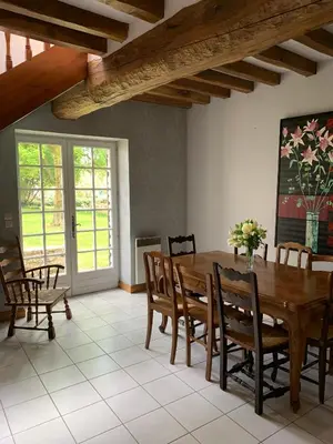 Coin salon dans l'établissement Maison de Village Vexin site classé 1h Paris et Normandie grand jardin