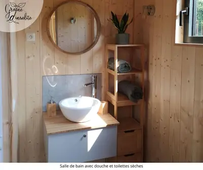 Salle de bains dans l'établissement Graine d'insolite