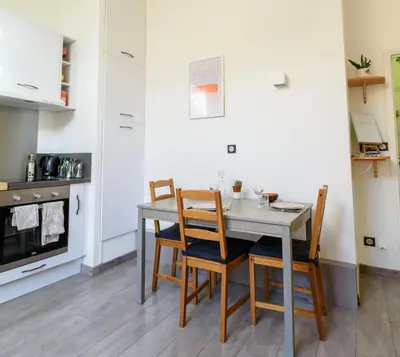 Cuisine ou kitchenette dans l'établissement Proche centre, 2 couchages, calme, lumineux