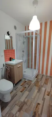 Salle de bains dans l'établissement Le logis de la chouette
