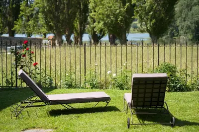 Jardin de l'établissement La Folie du Passeur, SPA, romantique, bord de Seine, 10 min Giverny