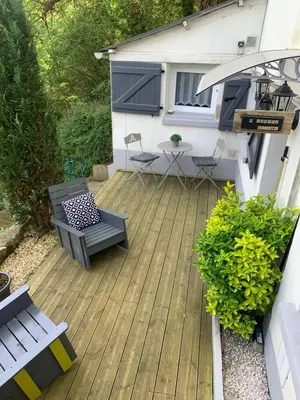 Jardin de l'établissement O ' Garden et sa terrasse