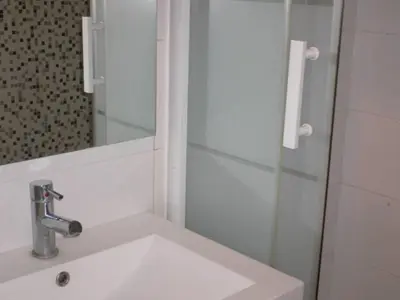 Salle de bains dans l'établissement Appartement Nickel et confortable