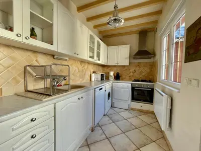 Cuisine ou kitchenette dans l'établissement La Glycine