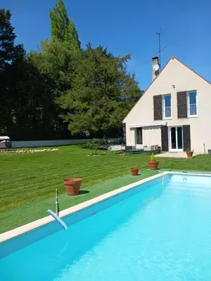 Piscine de l'établissement o tour de l'eau ou située à proximité