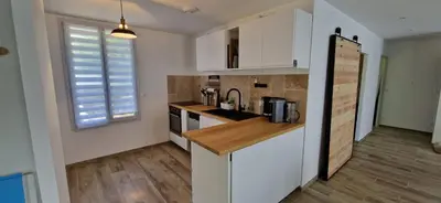 Cuisine ou kitchenette dans l'établissement House for 4 To 6 Peoplec