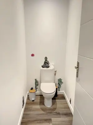 Salle de bains dans l'établissement Maison proche centre ville clim jardin wifi 8 personnes