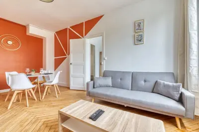 Coin salon dans l'établissement Saint Maur F2 beau logement entier