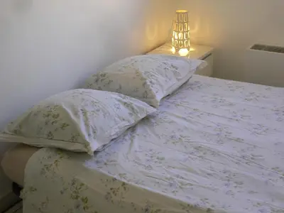 Un ou plusieurs lits dans un hébergement de l'établissement Bel appartement meublé et aménagé