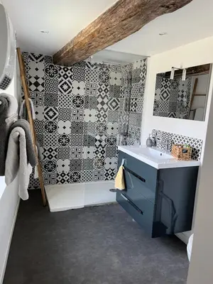 Salle de bains dans l'établissement Les Jardins d'Eva et Gotham