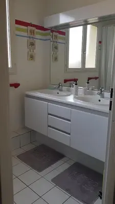 Salle de bains dans l'établissement Chez Laurence & RV