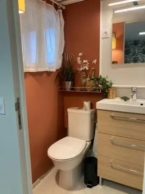 Salle de bains dans l'établissement 30mn de Paris st lazare en train, studio 42 m2