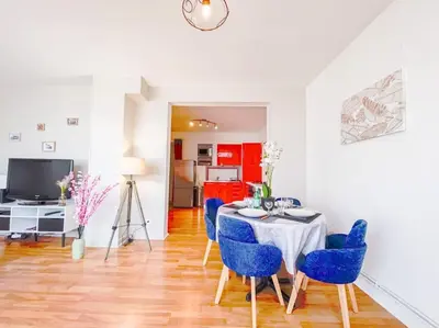 Télévision ou salle de divertissement dans l'établissement Apt T3 lumineux & Confort *Proche Centre-ville*