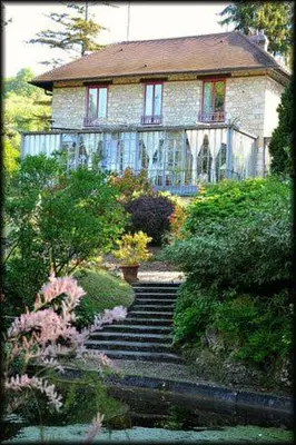 Jardin de l'établissement La Pluie de Roses