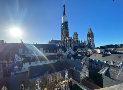 Vue générale sur Rouen ou vue de la ville depuis l'appartement