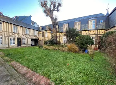 Jardin de l'établissement Sous les Clochers de Rouen - Cathédrale