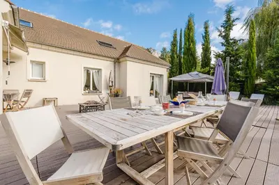 Jardin de l'établissement Maison bonheur proche GIVERNY et top pour télétravail