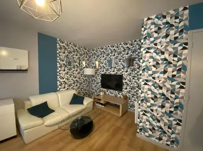 Télévision ou salle de divertissement dans l'établissement Le Lagon bleue T avec extérieur