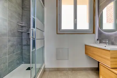 Salle de bains dans l'établissement Cosy Jungle Un magnifique F5