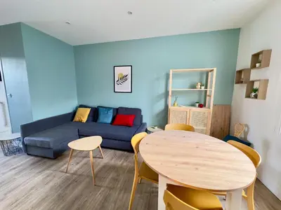 Coin salon dans l'établissement Spacieux Appartement 3 chambres Au Pied De La Gare